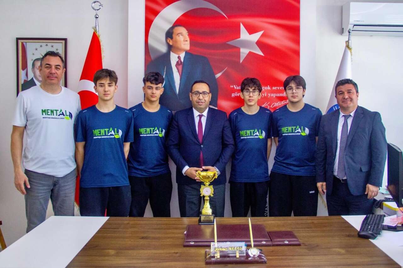 Türkiye Şampiyonları İlçe Milli Eğitim Müdürü Keleş'i Ziyaret Etti 5